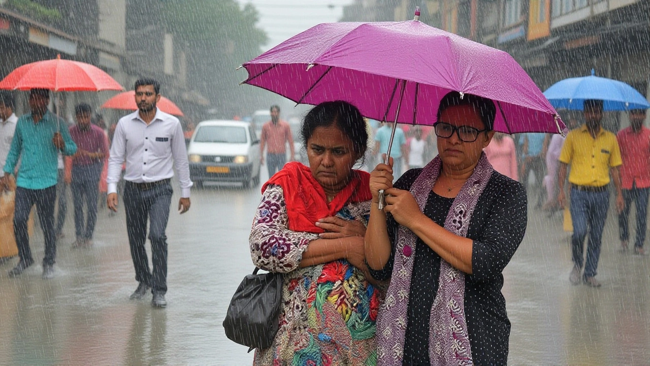 IMD ने जारी किया भारी बारिश व ओले की चेतावनी, दिल्ली‑NCR में येलो अलर्ट